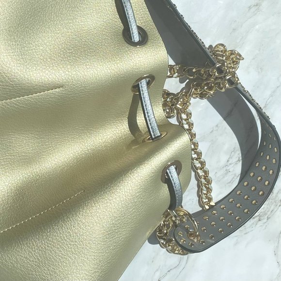 Carpisa Women's smooth Leather Medium Bucket Shoulder Bag - Picture 4 of 12